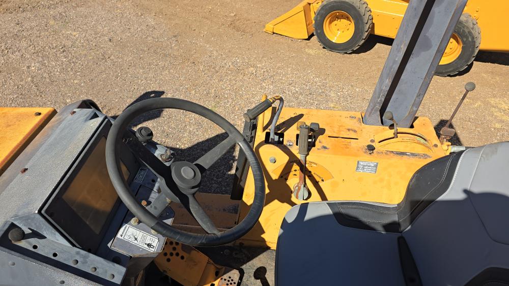 ZANJADORA CON BRAZO EXCAVADOR