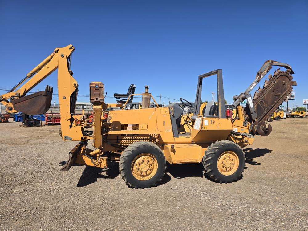 ZANJADORA CON BRAZO EXCAVADOR