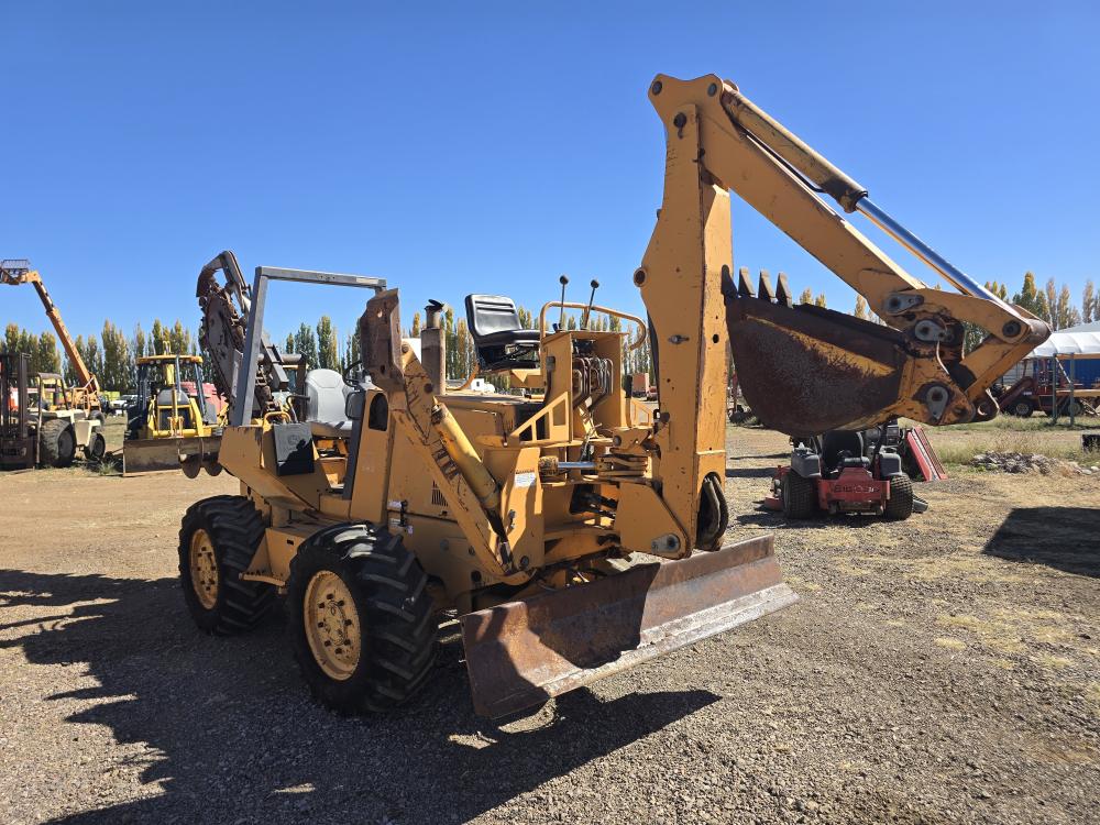 ZANJADORA CON BRAZO EXCAVADOR