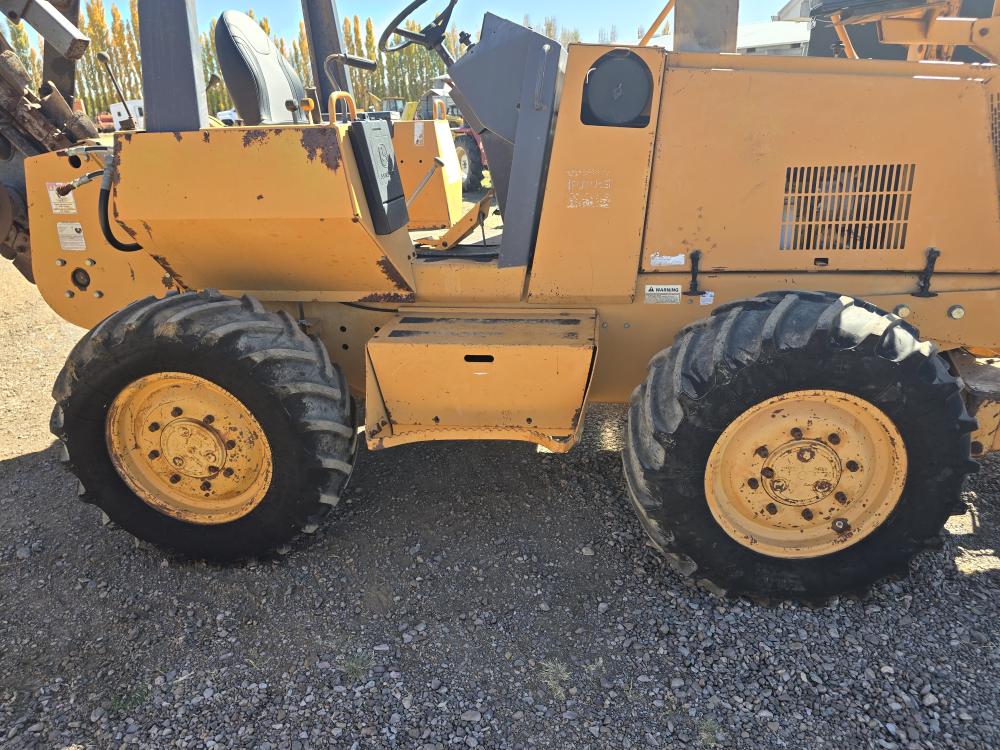 ZANJADORA CON BRAZO EXCAVADOR