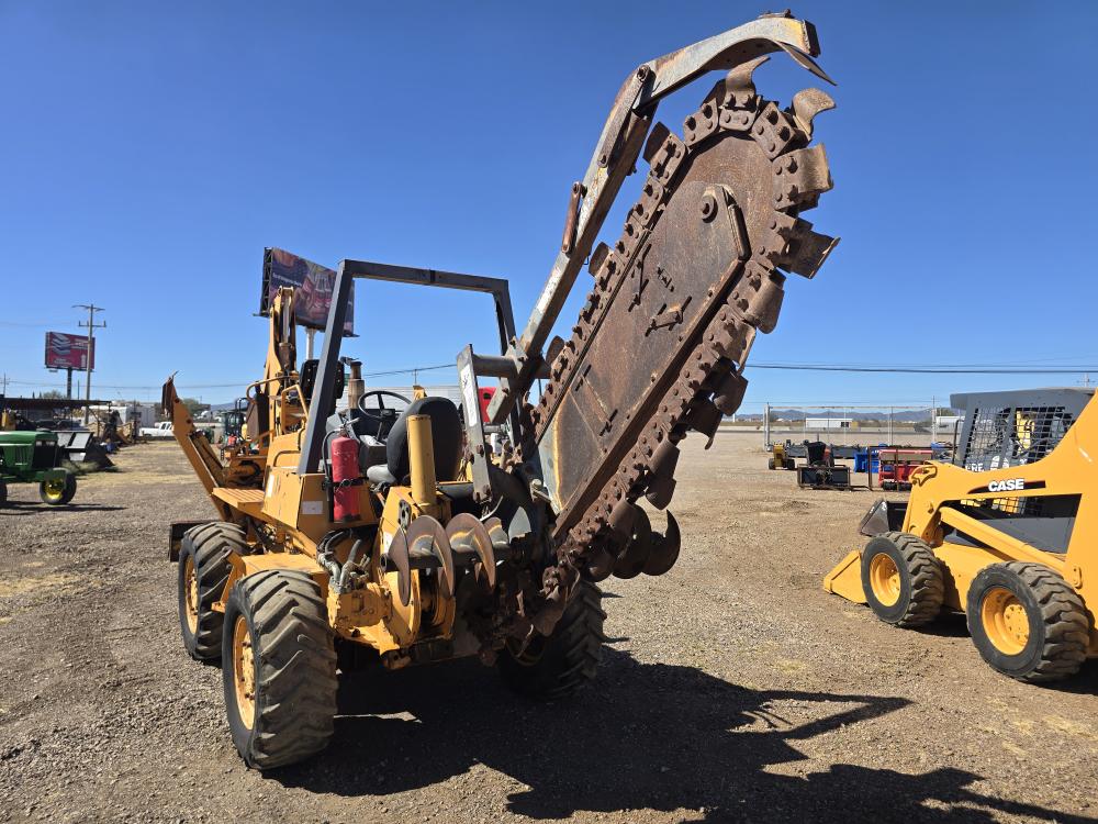 ZANJADORA CON BRAZO EXCAVADOR