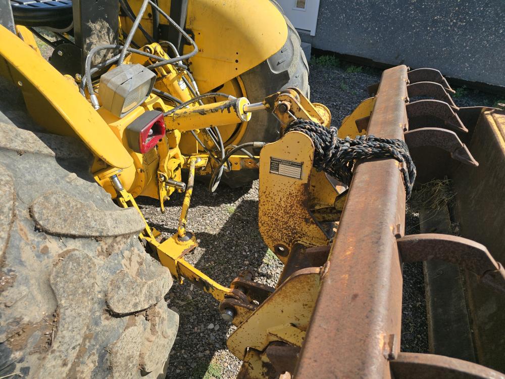 CARGADOR CON NIVELADORA