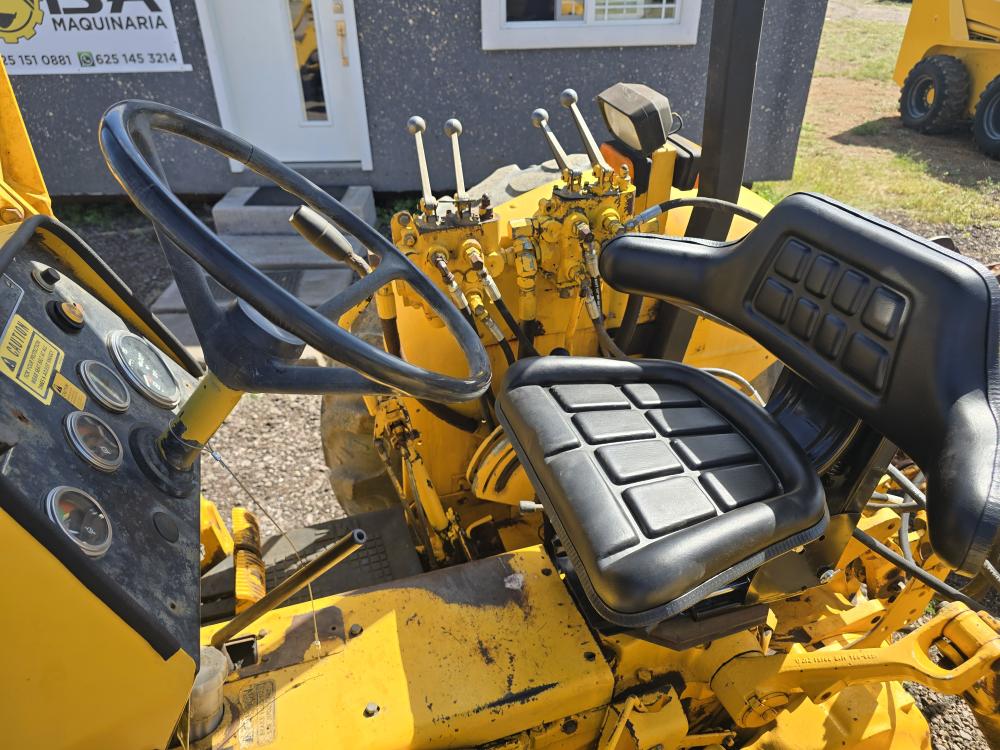 CARGADOR CON NIVELADORA