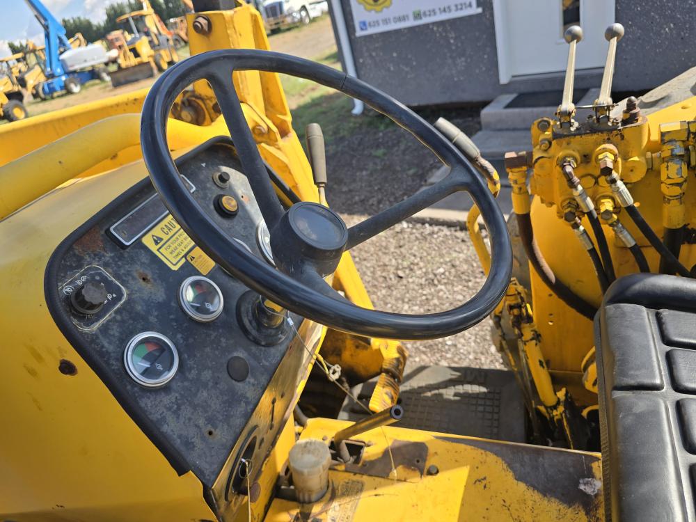 CARGADOR CON NIVELADORA