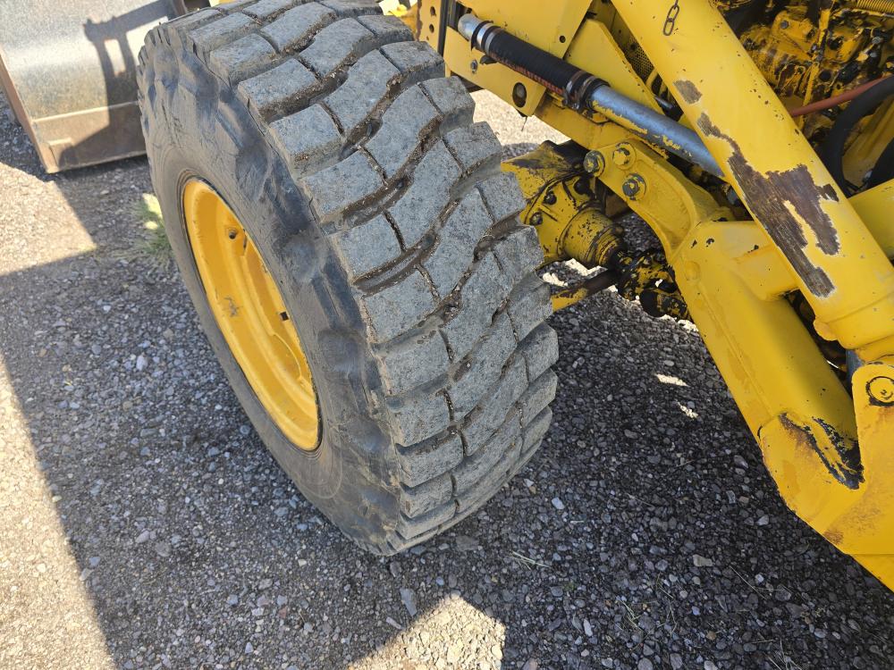 CARGADOR CON NIVELADORA