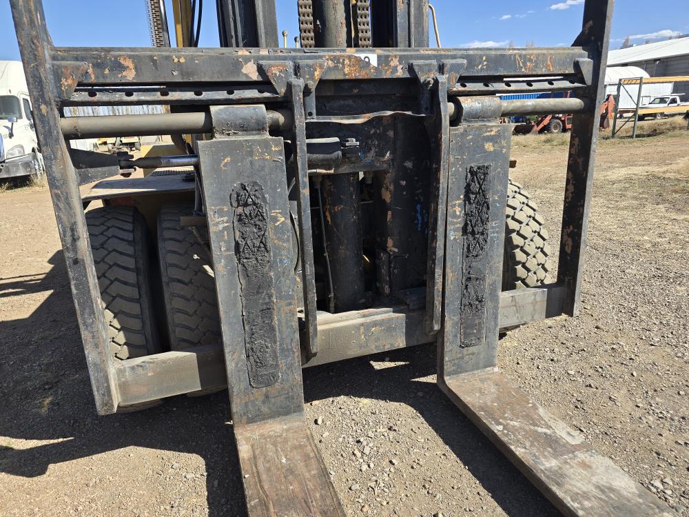 MONTACARGAS CAT. 15 TON. 