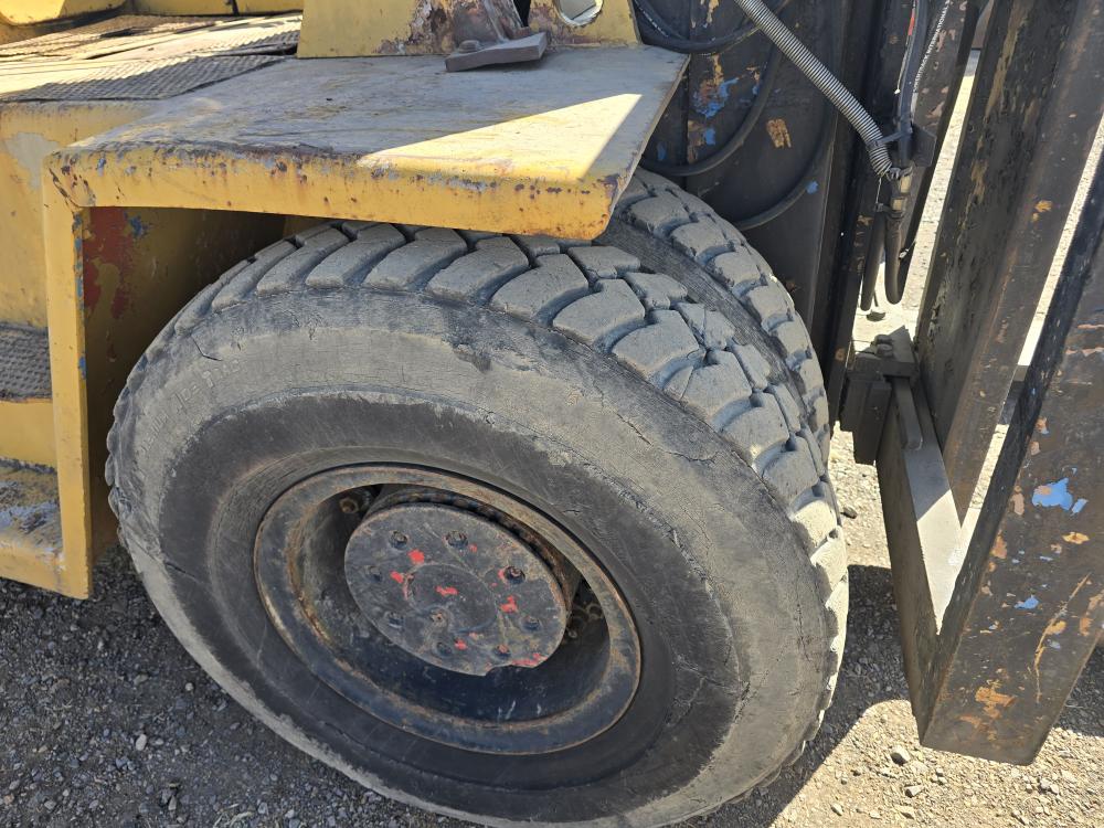 MONTACARGAS CAT. 15 TON. 