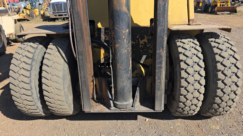 MONTACARGAS CAT. 15 TON. 