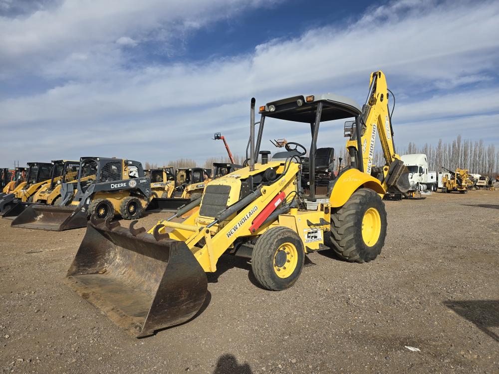 RETROEXCAVADORA NEWHOLLAN