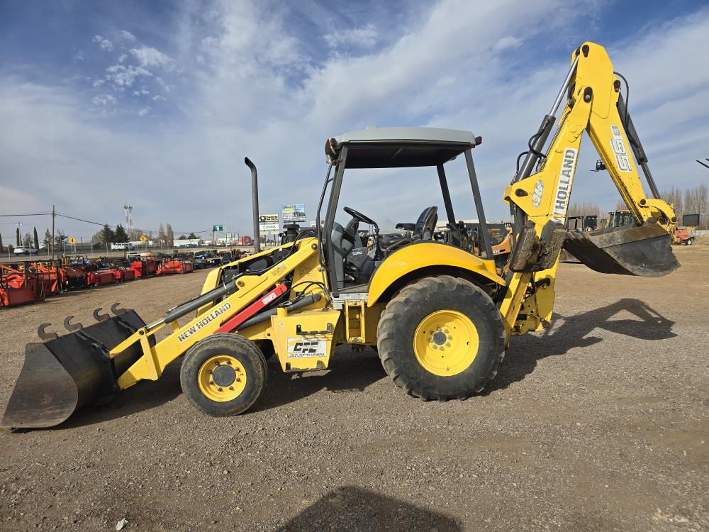 RETROEXCAVADORA NEWHOLLAN