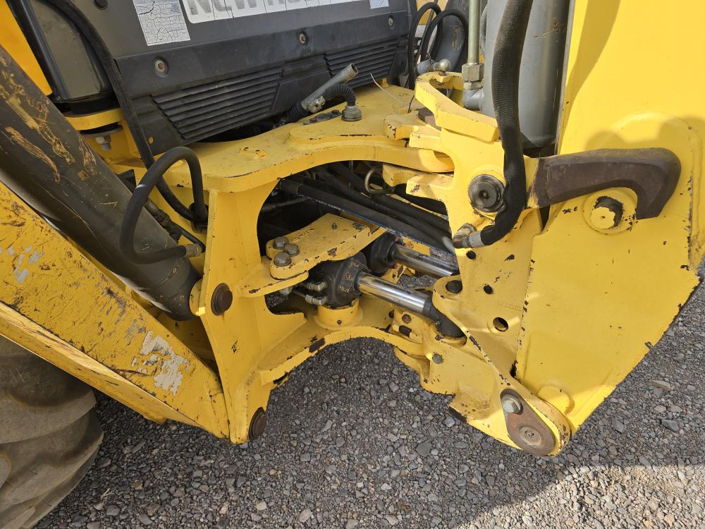 RETROEXCAVADORA NEWHOLLAN