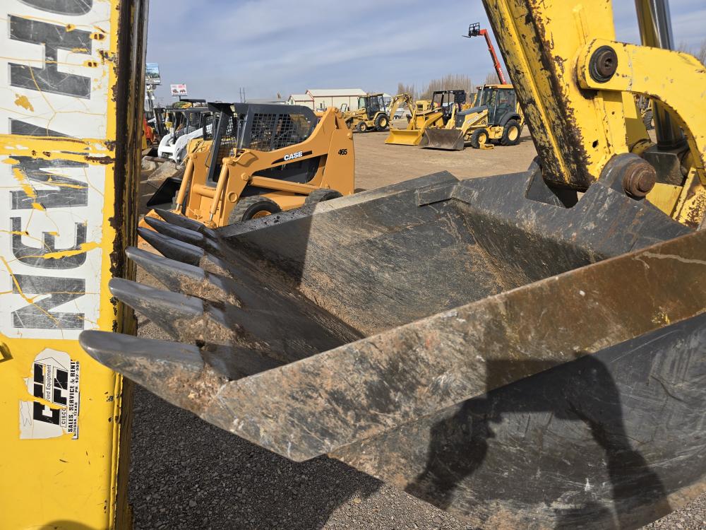 RETROEXCAVADORA NEWHOLLAN