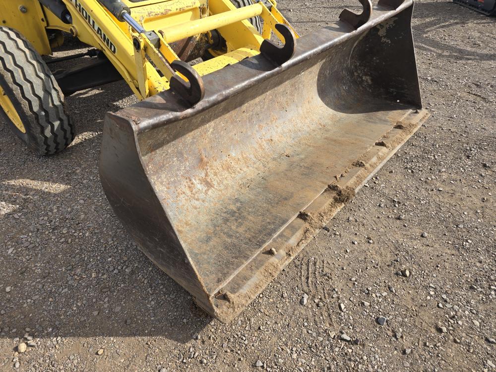 RETROEXCAVADORA NEWHOLLAN