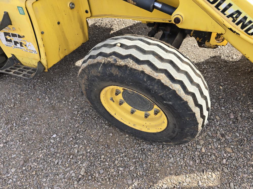 RETROEXCAVADORA NEWHOLLAN