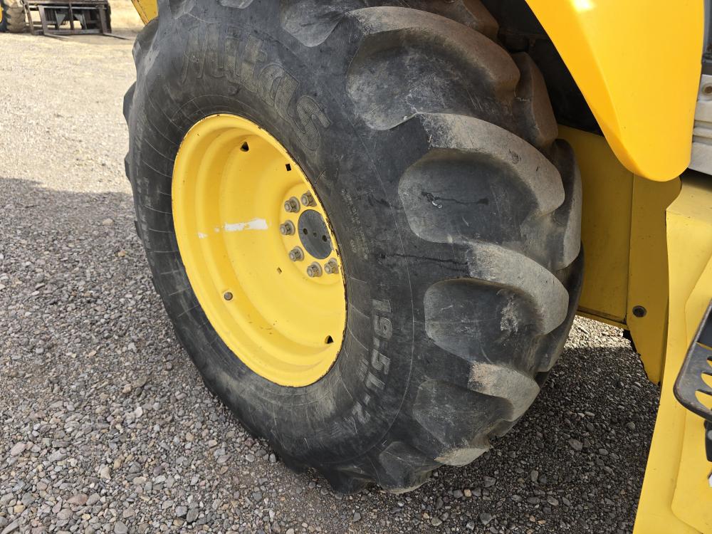 RETROEXCAVADORA NEWHOLLAN